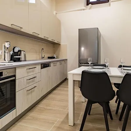 Old Town Apartment *